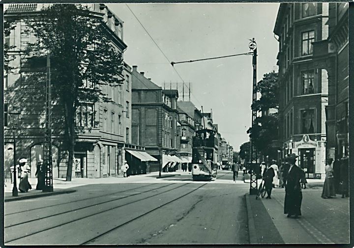 Dobbeltdækker sporvogn nr. 40 paa Frederiksberg. Foto, ældre reproduktion. (12,5x9 cm.).