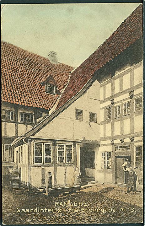 Gaardinteriør fra Storegade nr. 13 i Randers. Stenders no. 11735.