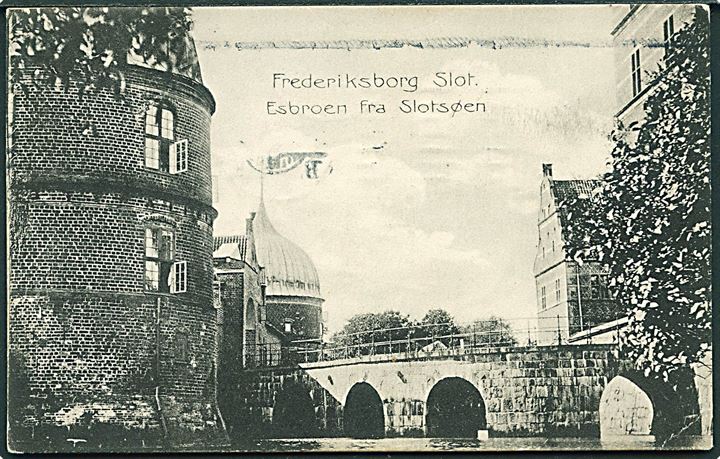 Esbroen fra Slotssøen paa Frederiksborg Slot. F. Hertz no. 9376.