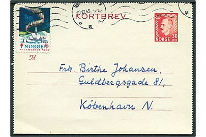 30 øre Hakon VII helsags korrespondancekort med Julemærke 1955 fra Kristiansand S. d. 19.12.1955 til København, Danmark.