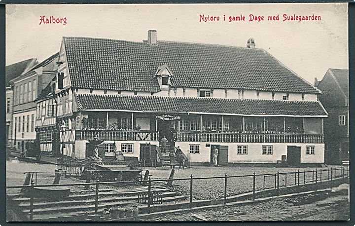 Gammelt hus paa Nytorv med svalegang, Aalborg. W.K.F. no. 2557.