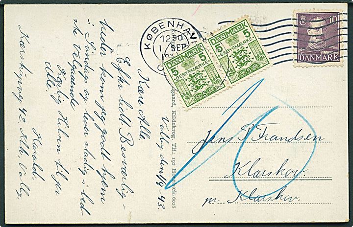 10 øre Chr. X på underfrankeret brevkort (Kildekrog. Baalbakken) fra København d. 1.9.1943 til Klarskov. Udtakseret i porto med 5 øre Gebyrmærke (par) anvendt som Portomærker.