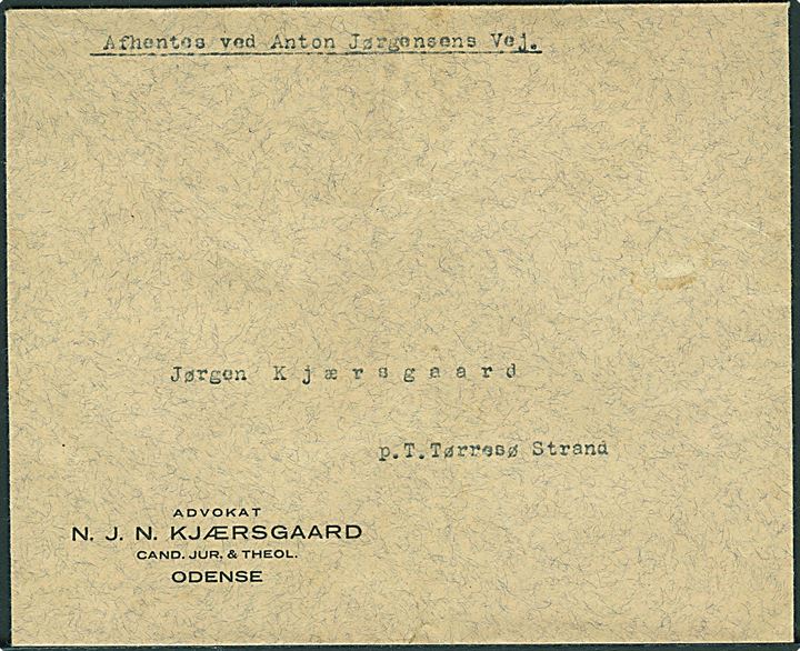 Nordfyns Omnibusruter. 10 øre (2) og 50 øre Fragt-mærker på bagsiden af kuvert fra Odense ca. 1950 til Tørresø Strand på Nordfyn. Noteret: Afhentes ved Anton Jørgensens Vej. 