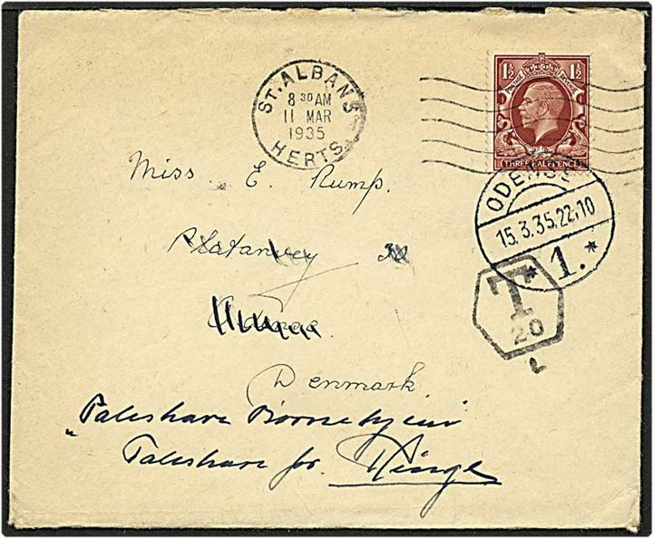 1½ pence brun på brev fra St. Albans, England, d. 11.3.1935 til Odense. Omadresseret til Ringe. Sat i porto med 20 øre.