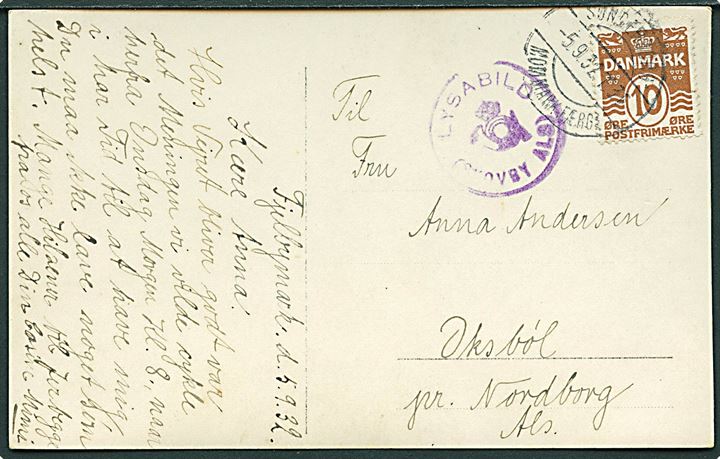 10 øre Bølgelinie på brevkort fra Fjelbymark annulleret med bureaustempel Sønderborg - Mommark Færge T.31 d. 5.9.1932 og sidestemplet med posthornstempel LYSABILD (SKOVBY ALS) til Oksbøl pr. Nordborg.