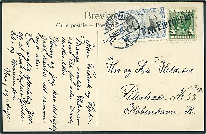 5 øre Fr. VIII og Julemærke 1907 på brevkort dateret på Thorshavn Rhed med skibsstempel Fra Færöerne og sidestemplet Kjøbenhavn d. 24.12.1907 til København. Julemærke med fold. 