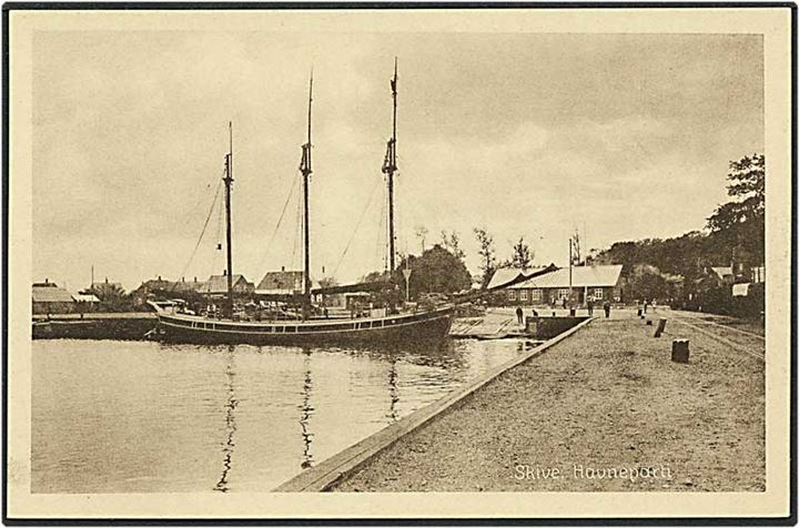 Havneparti med sejlskib fra Skive. Stenders Skive no. 42.