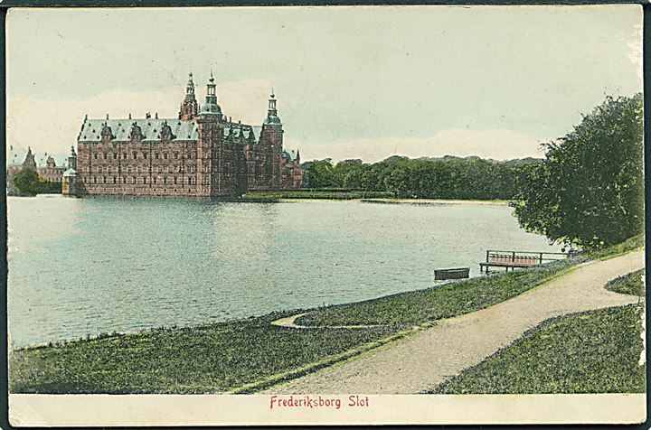 Ufrankeret brevkort fra Frederiksborg d. 21.5.1907 til Bjerreby på Taasinge pr. Svendborg. Postalt opfrankeret for at kunne befordres med 1 øre Bølgelinie stemplet Frederiksborg d. 21.5.1907 og udtakseret i 8 øre porto. 