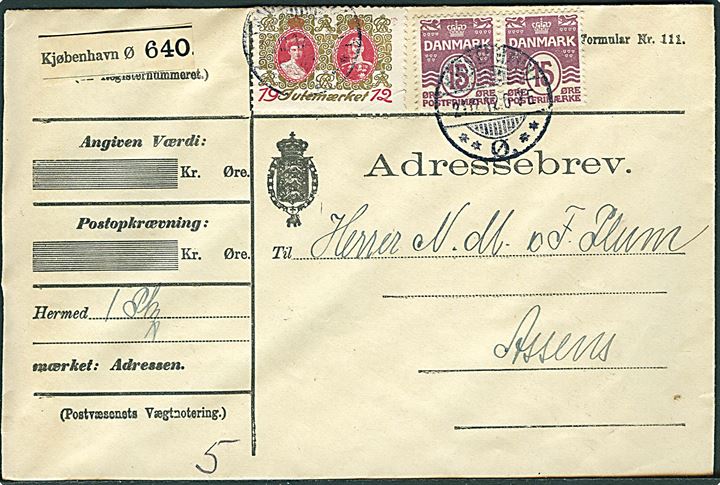15 øre Bølgelinie i parstykke og Julemærke 1912 på adressebrev for 2. vægtkl. pakke fra Kjøbenhavn d. 21. 12.1912 til Assens. Sjælden anvendelse.