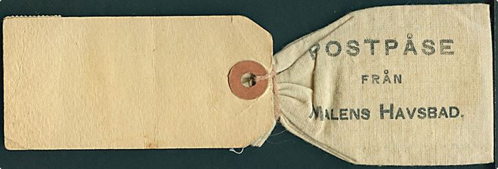 10 öre Gustaf på Manila-mærke vedhæftet pose mærket “Postpåse från Malens Havsbad” stemplet Båstad d. 25.7.1914 til København, Danmark.