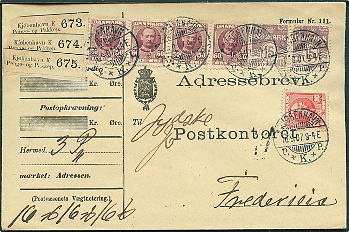 10 øre Chr. IX, 15 øre Bølgelinie (par) og 50 øre Fr. VIII i 4-stribe på 2,40 kr. frankeret adressebrev for tre pakker fra Kjøbenhavn d. 16.9.1907 til Fredericia.