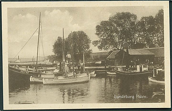 Både i Lundeborg Havn. P. M. Brønsro no. 3058.