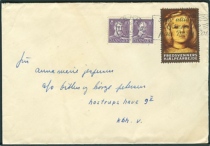 10 øre Chr. X (par) og Fredsvenners Hjælpearbejde mærkat på brev fra Herning d. 26.10.1945 til København.