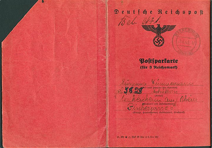 10 pfg. Hindenburg (3), 10 pfg. (19) og 30 pfg. (3) Hitler  indsat i Deutsche Reichpost Postsparekarte stemplet Mainz-Mombach 1943. Hjørne klip og forstærket med tape. 