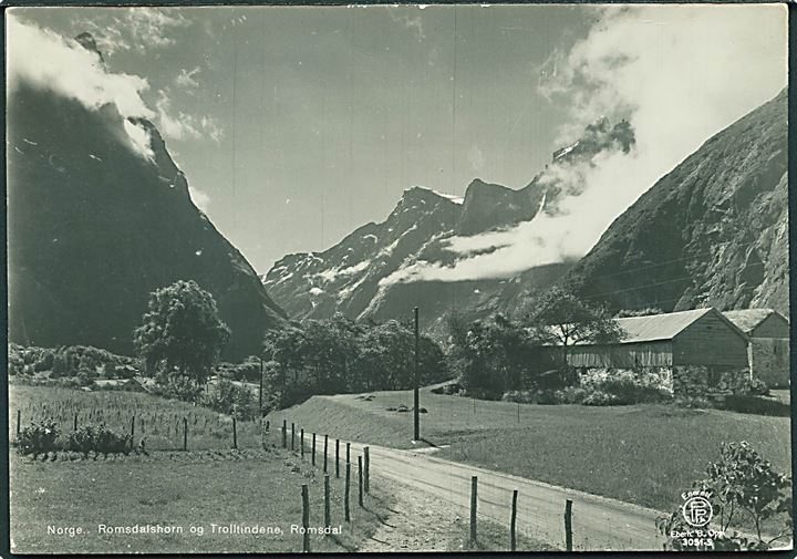 Romsdalshorn og Trolltindene, Romsdal i Norge. Oppi no. 3051.S. Fotokort. Har været opklæbet. 