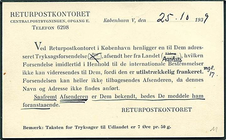7 øre Posthusfranko med håndskrevet dato på tryksag fra København d. 25.10.1939 til Berlin, Tyskland. Meddelelse fra Returpostkontoret vedr. utilstrækkelig frankeret tryksag til udlandet.