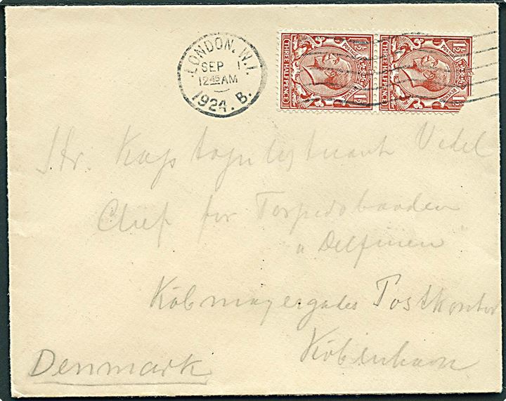 1½d George V (par) på brev fra London d. 1.9.1924 til Chefen for Torpedobaaden Delfinen, Købmagergades Postkontor, København, Danmark. Et mærke defekt.