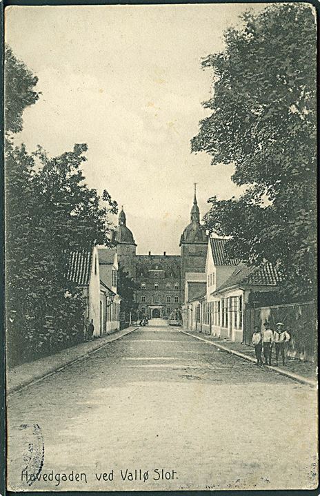 Hovedgaden ved Vallø Slot. Stenders no. 15299.