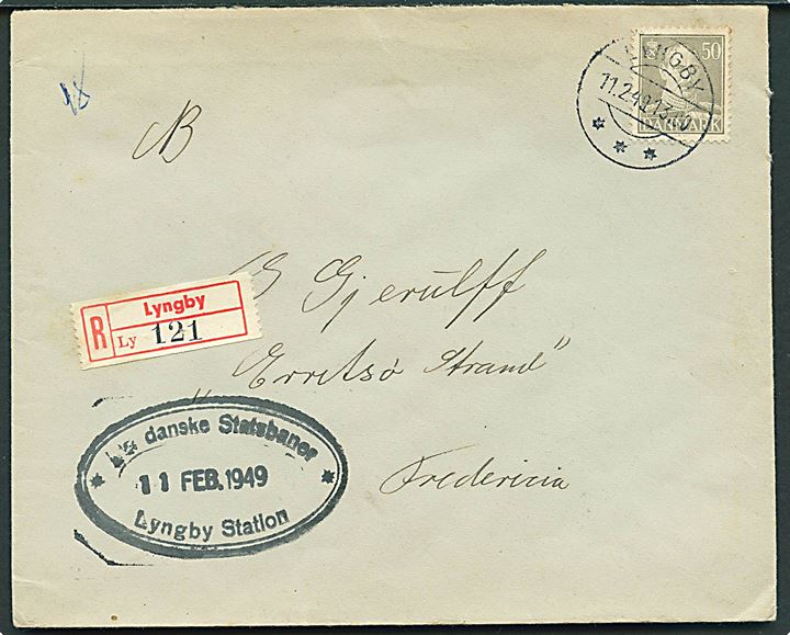 50 øre Chr. X på anbefalet brev fra Lyngby d. 11.2.1949 til Erritsø Strand pr. Fredericia. Privat jernbanestempel: De danske Statsbaner * Lyngby Station * d. 11.2.1949.