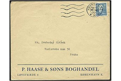 40 øre blå Chr. X på brev fra København d. 25.10.1946 til Prag, Tjekkoslovakiet. Mærket med perfin P20 - P. Haase & Søn.