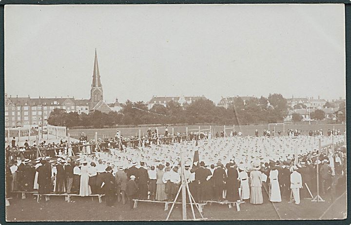 Sport OL 1912. Herreholdet afholder generalprøve i København inden afrejse. Fotokort no. 7075. Kvalitet 8