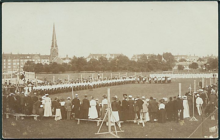 Sport OL 1912. Kvindeholdet afholder generalprøve i København inden afrejse. Fotokort no. 7073. Kvalitet 8