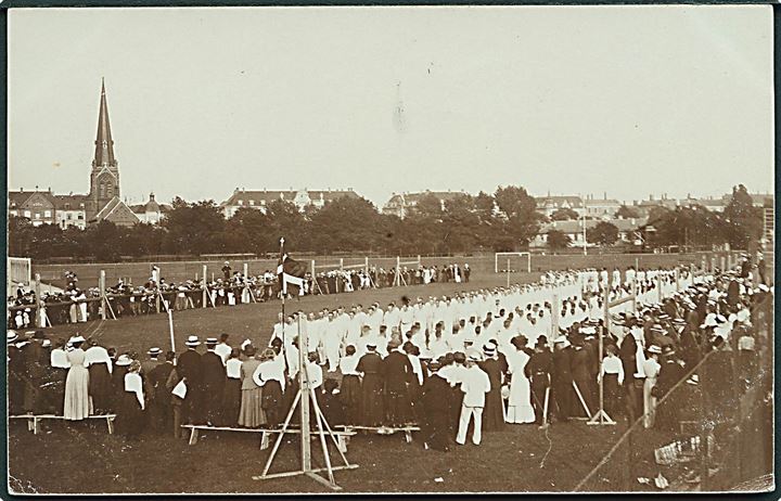 Sport OL 1912. Herreholdet afholder generalprøve i København inden afrejse. Fotokort no. 7074. Kvalitet 7