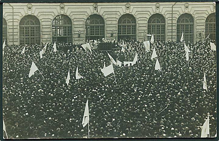 Sverige, Kong Gustaf holder “Borggårds-talen” d. 6.2.1914 under Bondetåget i Stockholm. U/no Kvalitet 7