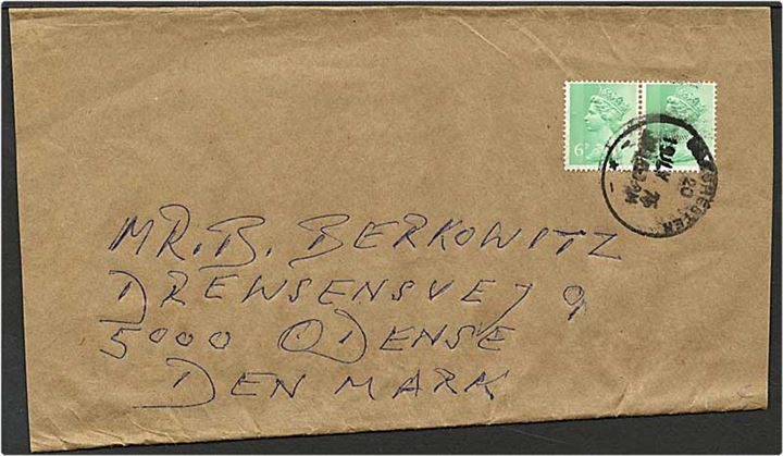 30 pfennig rød på korsbånd fra Frankfurt d. 4.7.1976 til England. Omadresseret, påsat 6 pence grøn og sendt til Odense.