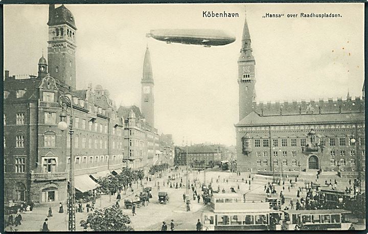 Zeppelin. “Hansa” over Raadhuspladsen i København. S.N. Phillipson u/no. Kvalitet 9