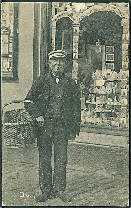 Ringsted, Jens foran butik der sælger postkort. A. Flensborg no. 250. Kvalitet 7