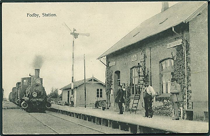 Fodby station med lokomotiv. E- Arnholtz u/no. Kvalitet 8