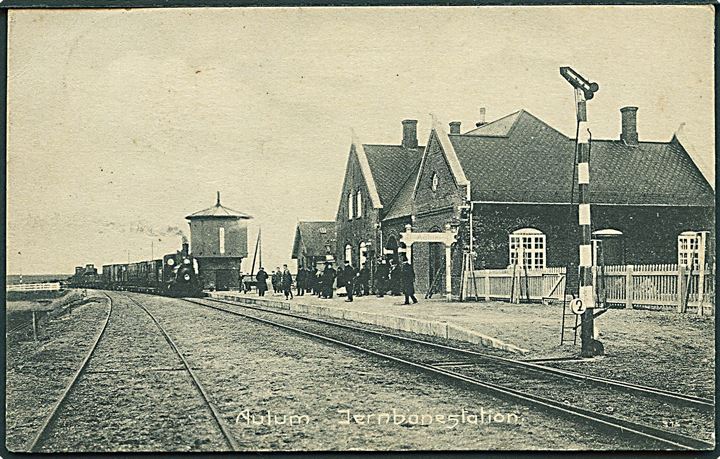 Aulum station med lokomotiv. C. Jørgensen no. 375. Kvalitet 7