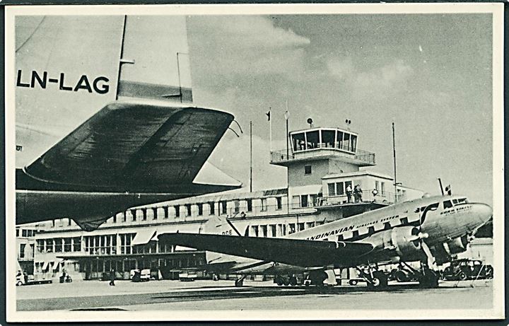 Fly. Kastrup Lufthavn med DC-3. Lufthavns-Kiosken no. 8050. Kvalitet 9