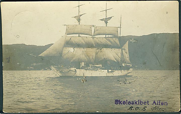 Norsk, “Alfen”, bark. Skoleskib benyttet af institutionen Bergens Skoleskib 1904-1923. Fotokort m. hjørneknæk. Kvalitet 6
