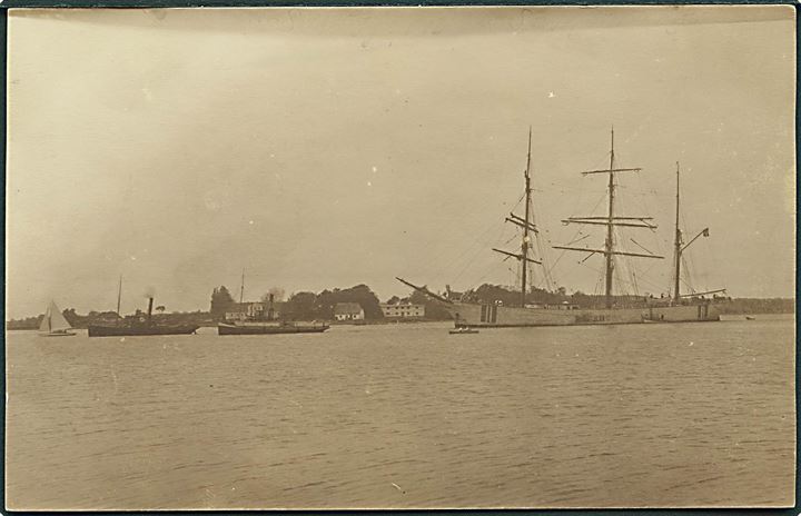 Norsk, “Syvstjerne”, barkskib med neutralitetsbemaling. Forsvandt med hele besætningen 1917. Fotokort. Kvalitet 7