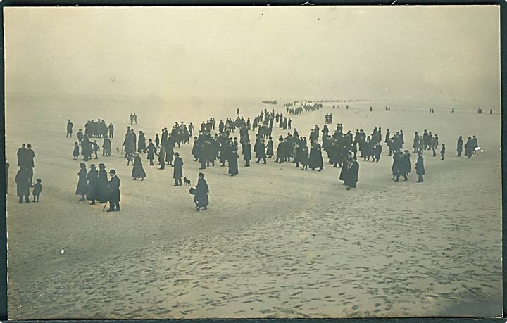 Aarhus, Folk på isen i Aarhus havn under isvinteren 1929. 3 fotokort u/no. Kvalitet 8