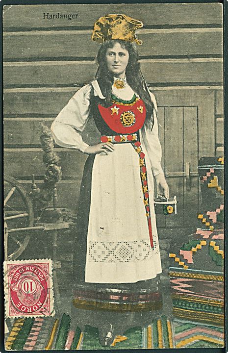 Kvinde iført nationaldragten, Hardanger i Norge. C. A Erichsen, National no. 75.