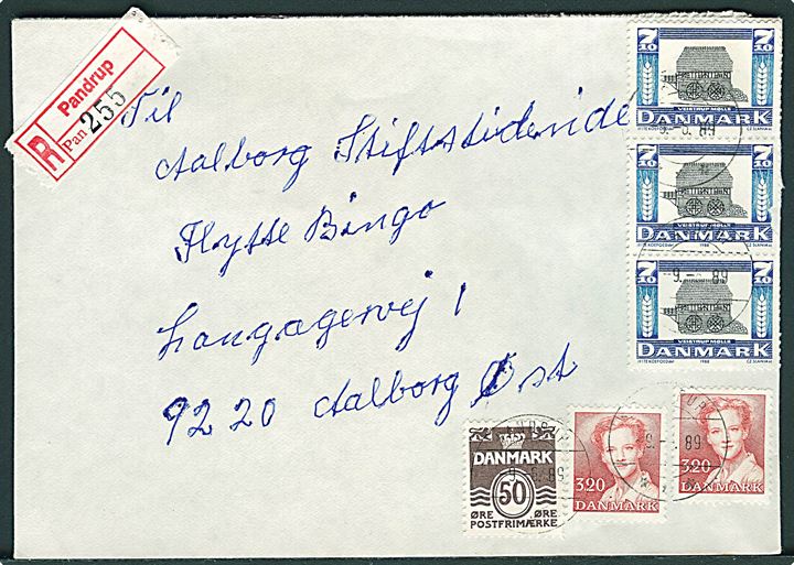 50 øre Bølgelinie, 3,20 kr. Margrethe (2) og 7,310 kr. Danske Møller (3) på anbefalet brev annulleret med postsparestempel Pandrup d. 9.6.1989 til Aalborg.