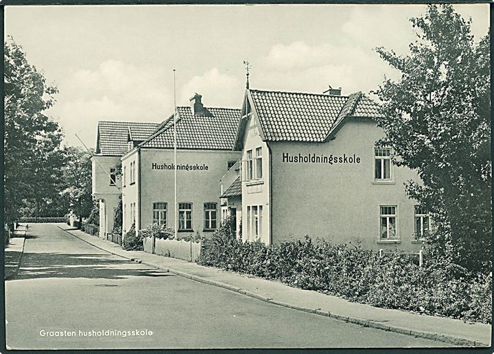 Husholdningensskoles 3 bygninger i Graasten. Graasten Boghandel v/Chr. L. Thiesgaard u/no. 