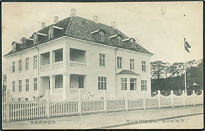 Husmoderskolen i Aarhus. Stenders no. 11624. Hjørneknæk. 