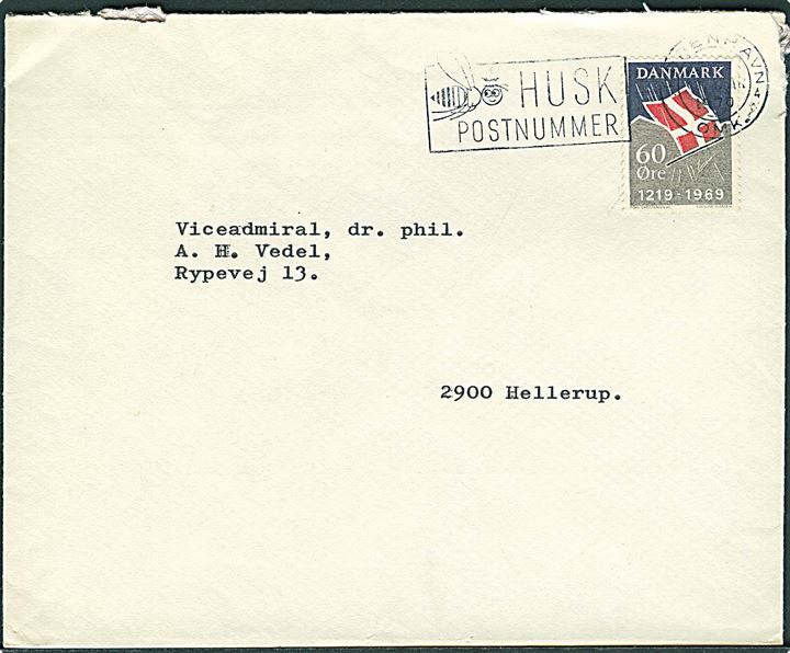 60 øre Dannebrog på fortrykt kuvert Eigil Knuth i København d. x.3.1970 til viceadmiral Vedel i Hellerup. Polarforskeren Eigil Knuth (1903-1996) deltog bl.a. i Pearyland Ekspeditionerne 1947-50 og 1963-1973.