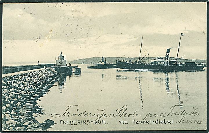 Skib ved Havneindløbet i Frederikshavn. Havnefyr. Søren Engsig u/no. 