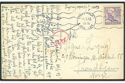 10 öre Gustaf på brevkort fra Stockholm d. 24.3.1943 til Trondheim, Norge. Rødt censurstempel At. fra den tyske censur i Trondheim.