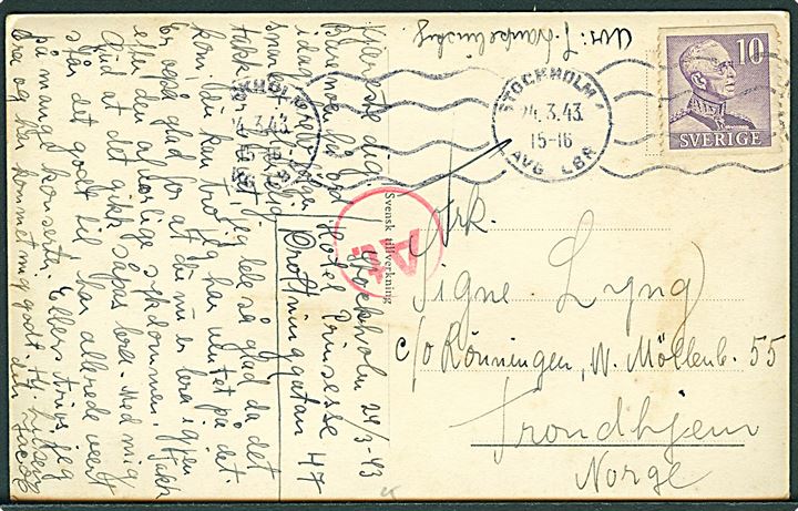 10 öre Gustaf på brevkort fra Stockholm d. 24.3.1943 til Trondheim, Norge. Rødt censurstempel At. fra den tyske censur i Trondheim.