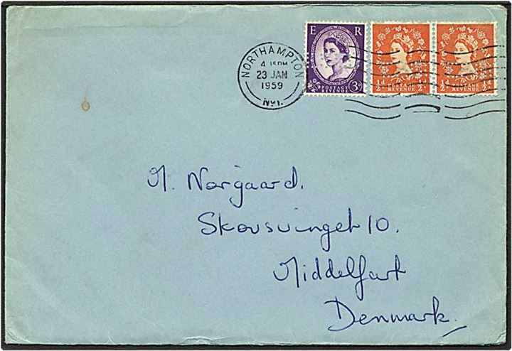 4 penny på brev fra Northampton, England, d. 23.1.1959 til Middelfart. Mærkerne med perfin.
