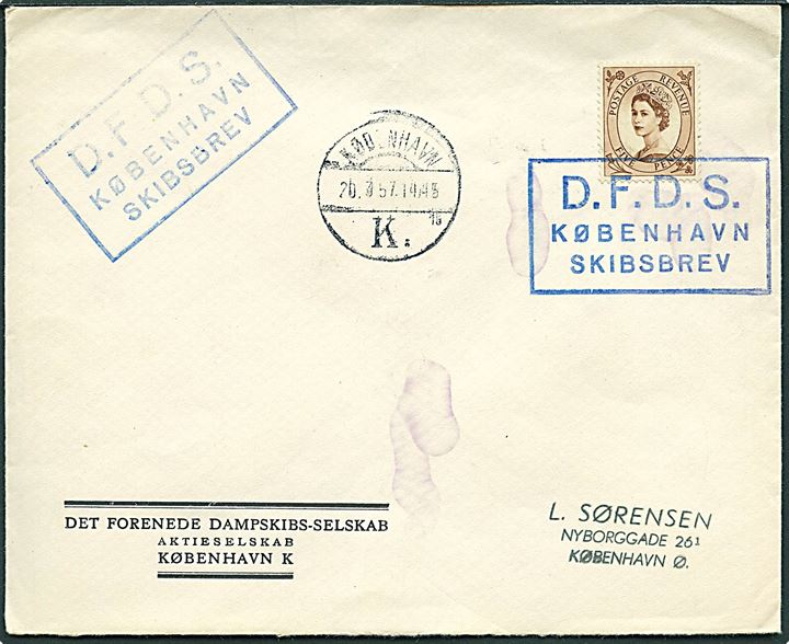 Engelsk 5d Elizabeth på DFDS kuvert annulleret med rammestempel D.F.D.S. København Skibsbrev og sidestemplet København d. 20.3.1957 til København.