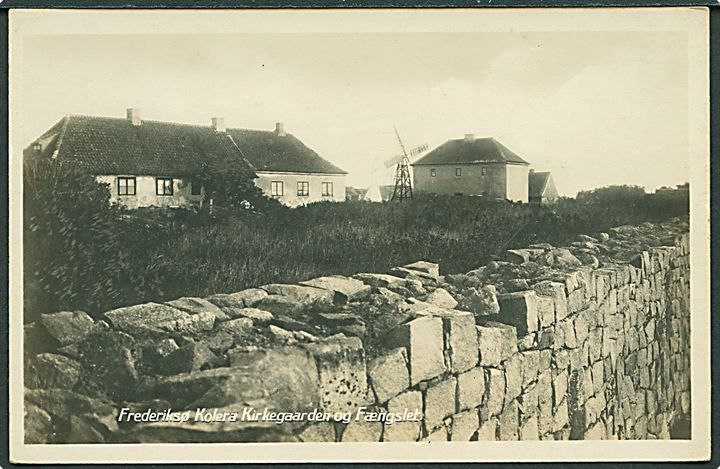 Frederiksø Kolera Kirkegaarden og Fængslet. Colbergs Boghandel no. 3341. Fotokort. 