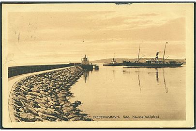 Skib ved havneindløbet, Frederikshavn. Havnefyr. Stenders no. 23354. 