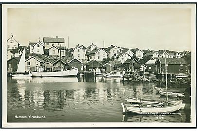 Havnen i Grundsund, Sverige. O. Lilljeqvists kunstforlag no. M. 578. Fotokort. 